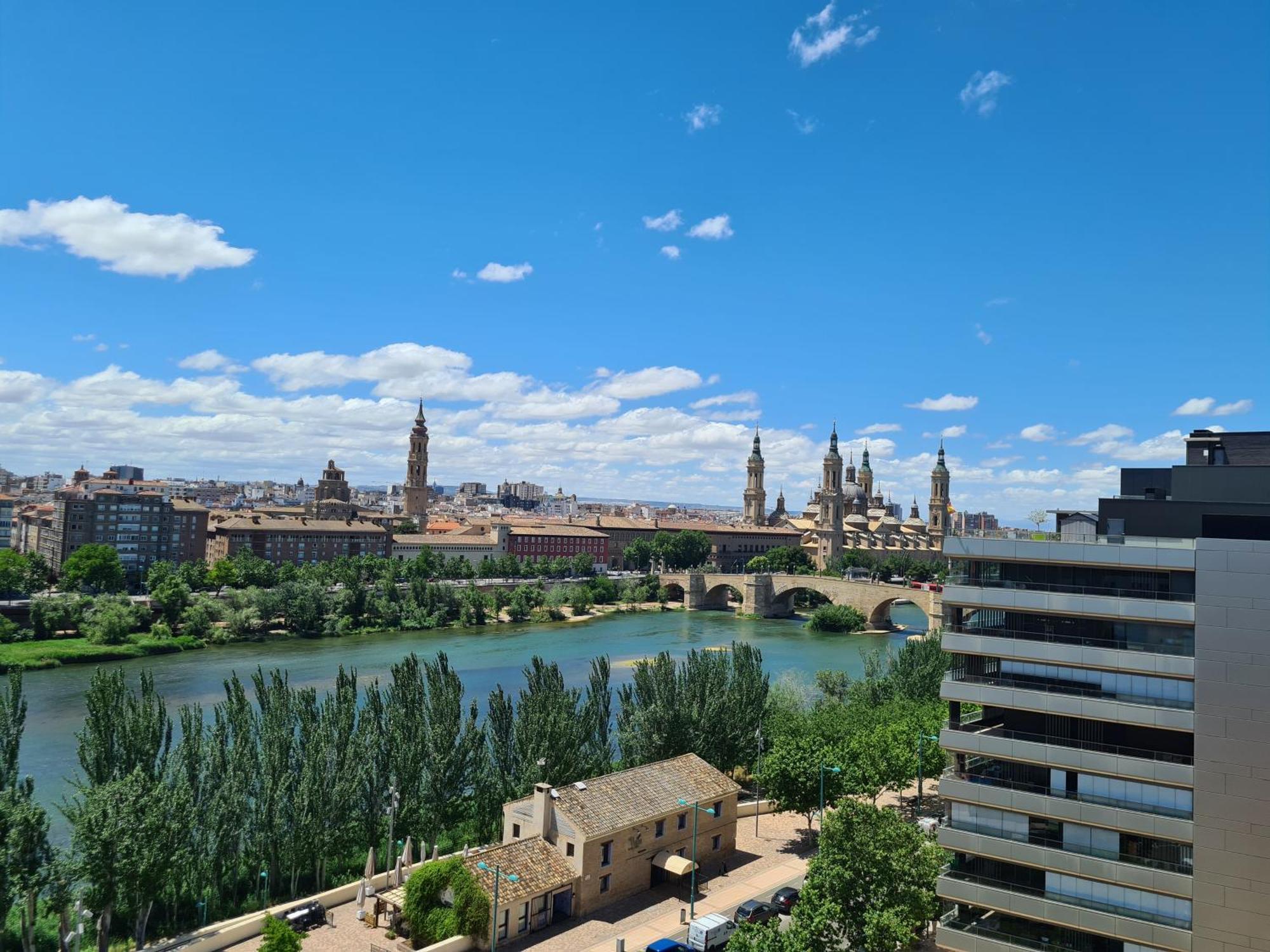 サラゴサDos Torres Ribera Play & Relax Con Jacuzzi Y Cineアパートメント エクステリア 写真