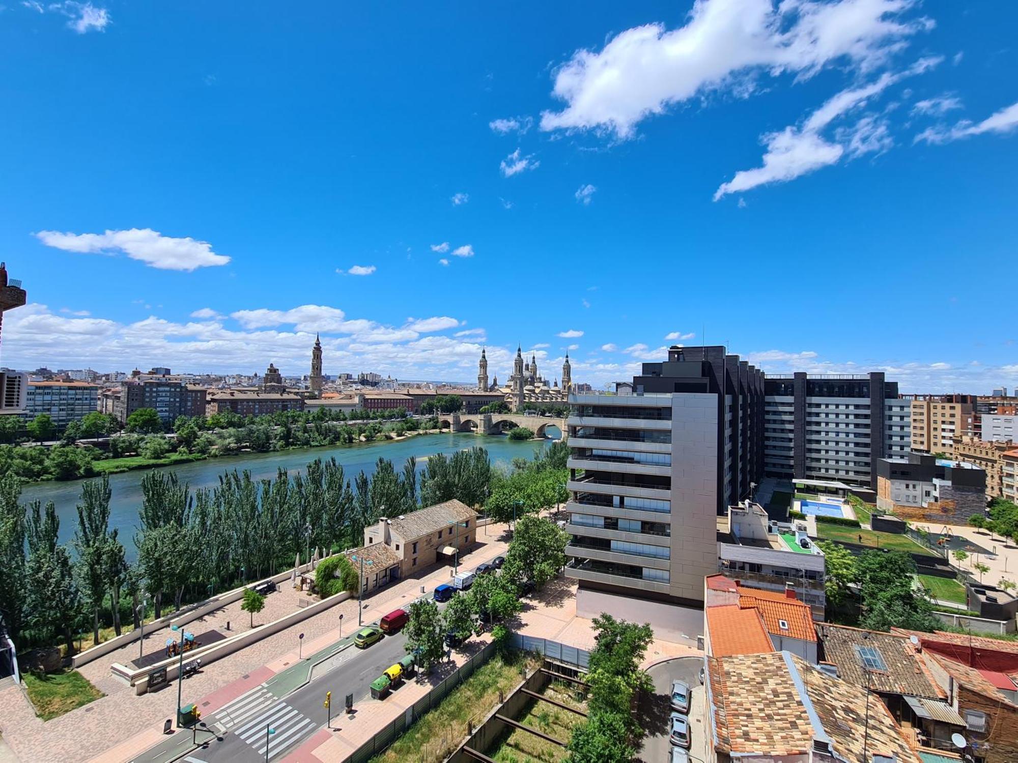 サラゴサDos Torres Ribera Play & Relax Con Jacuzzi Y Cineアパートメント エクステリア 写真